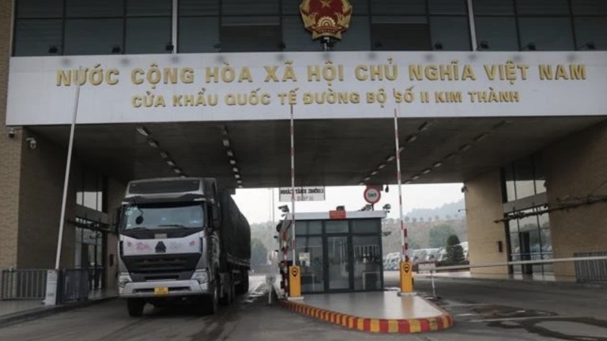 Trade though Lao Cai border gate reaches US$1.6 million on 2025’s first day